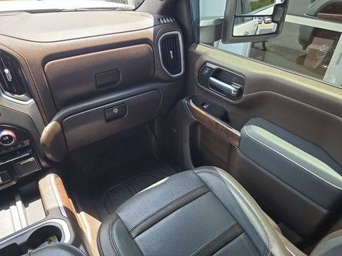 Certified 2020 GMC Sierra 2500 Denali w/ Denali Ultimate Package AWD/4WD image 14