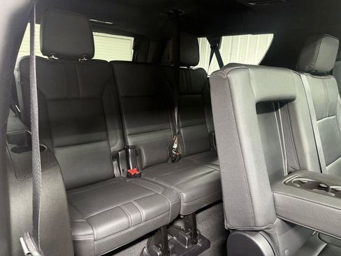 Used 2021 Chevrolet Suburban RST AWD/4WD image 32