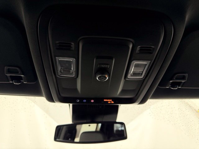 Used 2025 Chevrolet Suburban Z71 AWD/4WD image 45