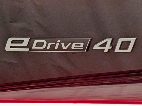 Used 2023 BMW i4 eDrive40 w/ M Sport Package image 11