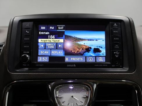 Used 2015 Chrysler Town & Country Touring w/ Driver Convenience Group FWD image 30