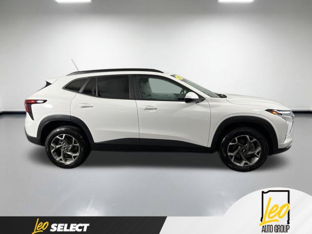 Used 2025 Chevrolet Trax LT w/ Driver Confidence Package FWD image 5