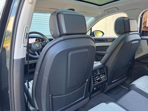 Used 2025 Porsche Cayenne Coupe AWD/4WD image 41