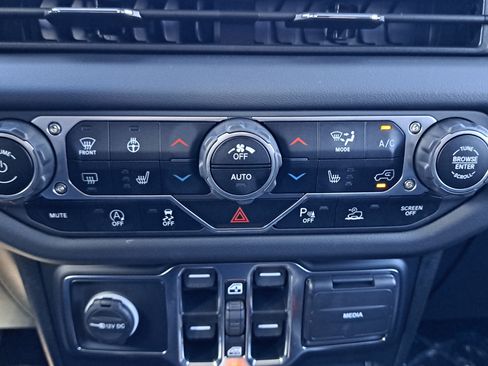 Used 2024 Jeep Gladiator Rubicon AWD/4WD image 21