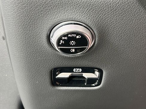 Used 2024 Mercedes-Benz GLC 43 AMG 4MATIC image 10