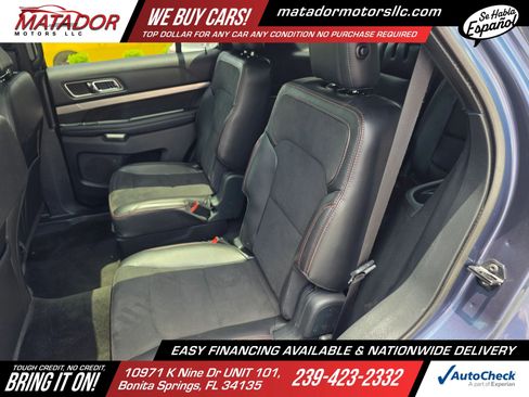 Used 2018 Ford Explorer XLT w/ Equipment Group 202A FWD image 16