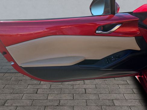 Used 2017 MAZDA MX-5 Miata RF Grand Touring image 10