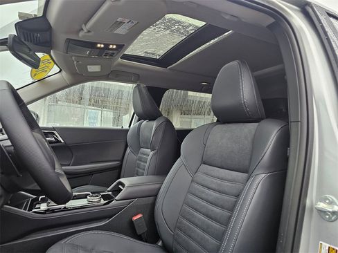 New 2026 Mitsubishi Outlander SE image 17