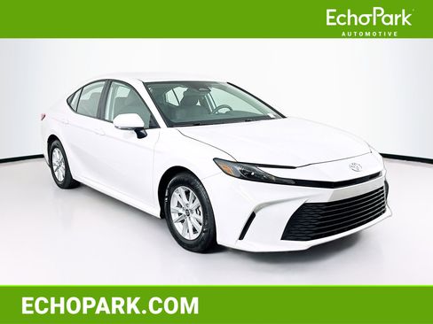 Used 2025 Toyota Camry LE image 1