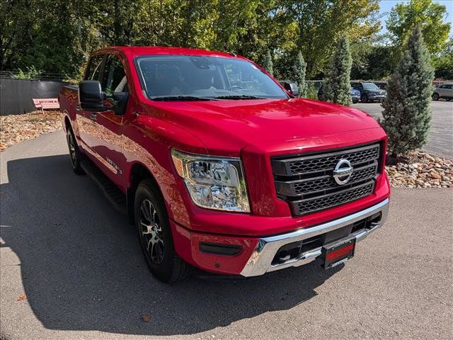 Used 2020 Nissan Titan SV w/ SV Convenience Package AWD/4WD image 7