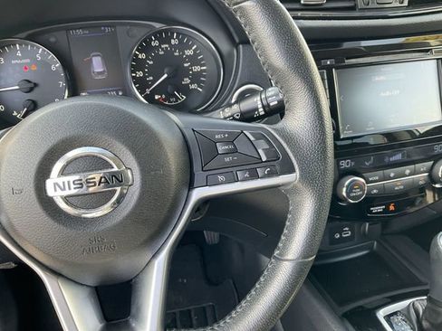 Used 2019 Nissan Rogue SV image 20