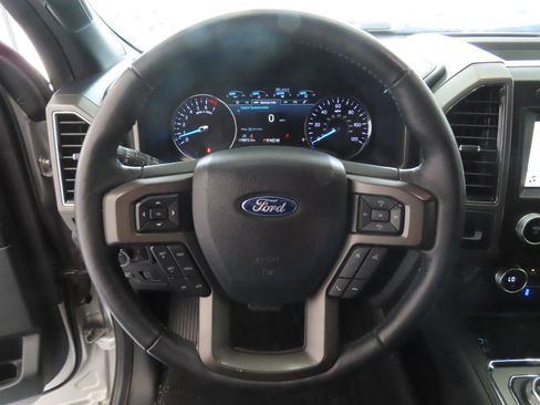 Used 2018 Ford Expedition XLT w/ Equipment Group 202A RWD image 15
