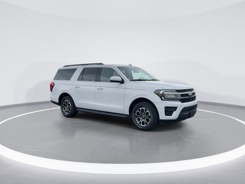 Used 2024 Ford Expedition Max XLT AWD/4WD image 2