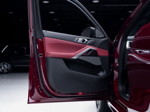 Used 2025 BMW X6 xDrive40i w/ Executive Package image 54