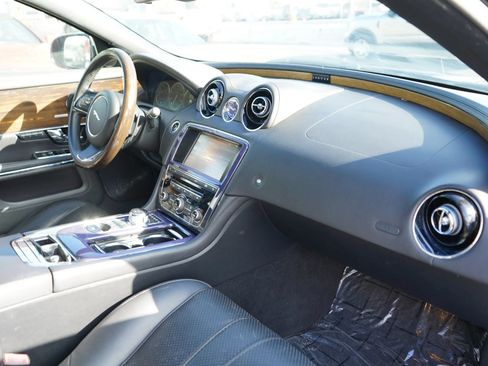 Used 2011 Jaguar XJ L Supersport RWD image 16