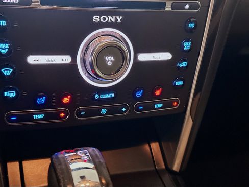 Used 2017 Ford Explorer Platinum image 24