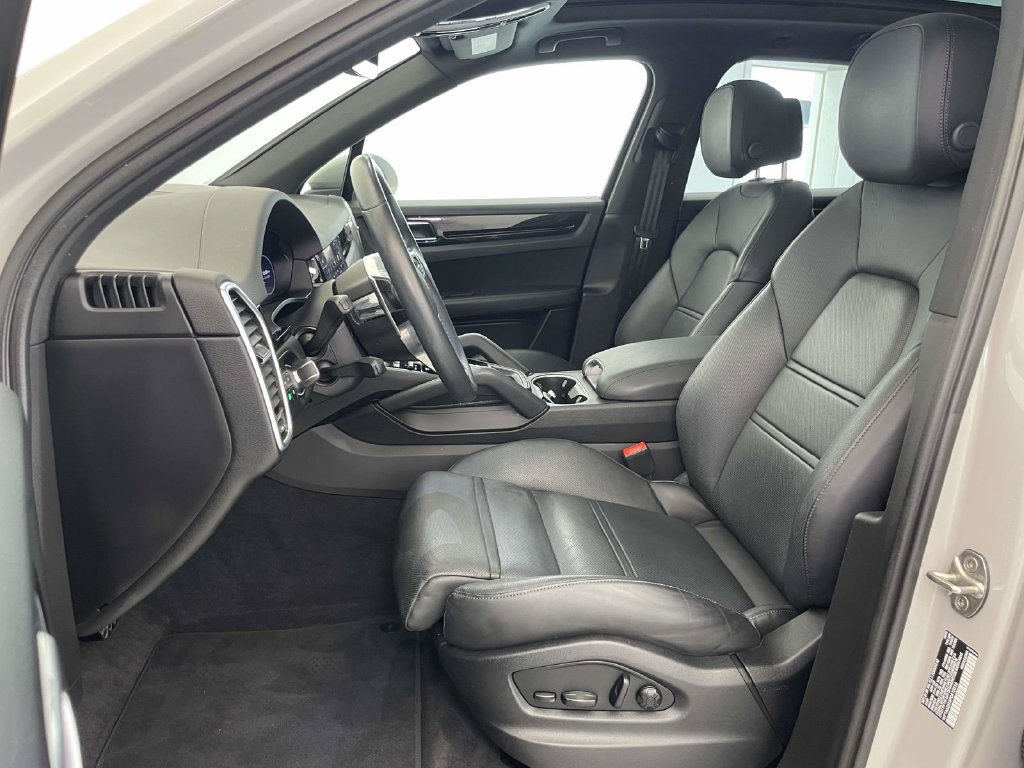 Certified 2023 Porsche Cayenne AWD/4WD image 5