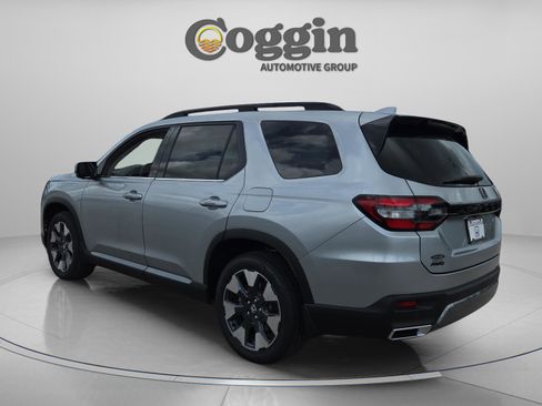 New 2026 Honda Pilot Touring image 3
