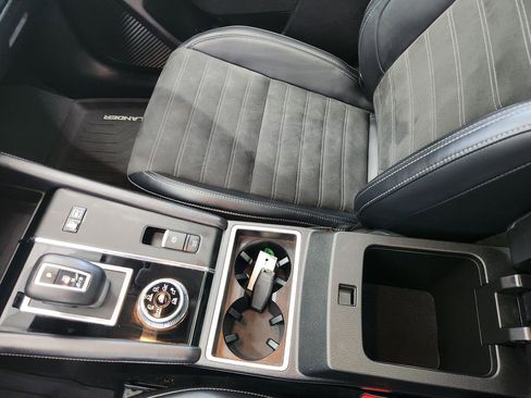 Used 2025 Mitsubishi Outlander SE image 36