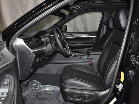 New 2025 Jeep Grand Cherokee L Limited w/ Luxury Tech Group II image 11