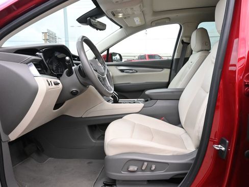 Certified 2022 Cadillac XT5 Premium Luxury w/ Technology Package FWD image 18