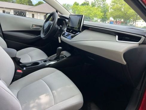 Used 2020 Toyota Corolla LE FWD image 23