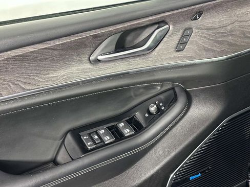 Used 2023 Jeep Grand Cherokee Overland w/ Luxury Tech Group IV image 26