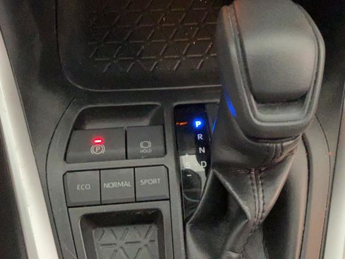 Used 2019 Toyota RAV4 XLE FWD image 14