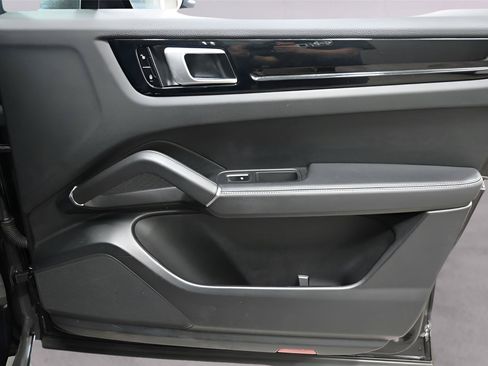 Used 2019 Porsche Cayenne AWD/4WD image 21