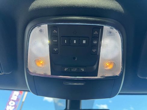 Used 2014 Jeep Grand Cherokee Overland image 7