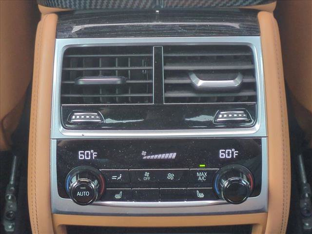 Used 2021 BMW 750i xDrive w/ Executive Package AWD/4WD image 18