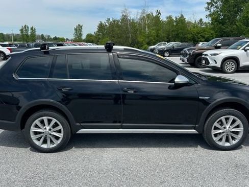 Used 2017 Volkswagen Golf Alltrack SE AWD/4WD image 4