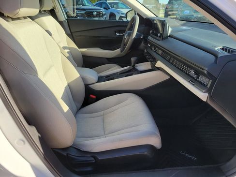 Used 2023 Honda Accord EX image 8