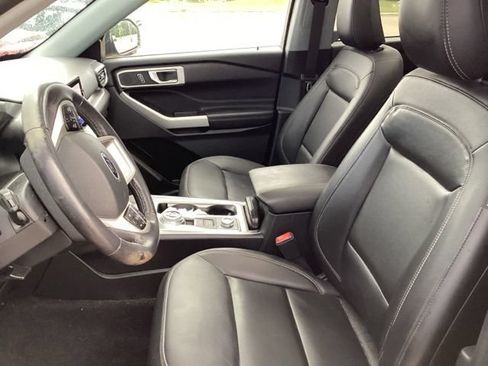 Used 2021 Ford Explorer XLT w/ Equipment Group 202A AWD/4WD image 28