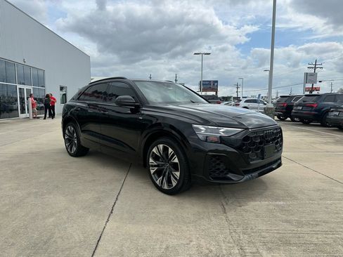 Used 2025 Audi Q8 Prestige image 2