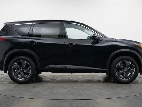 Used 2025 Nissan Rogue SV FWD image 11