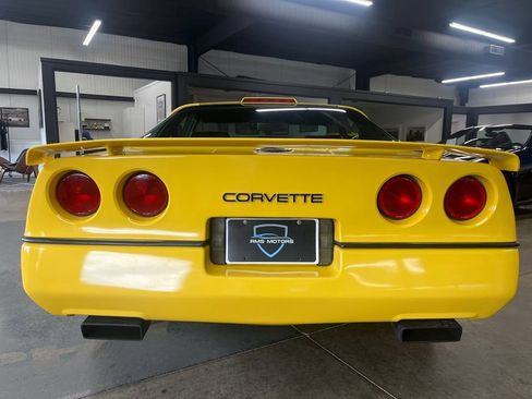 Used 1988 Chevrolet Corvette Coupe RWD image 10