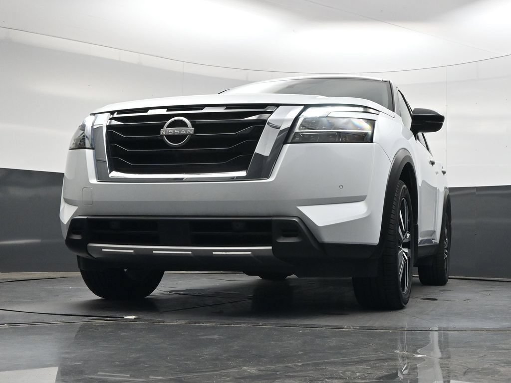Used 2025 Nissan Pathfinder Platinum FWD image 46