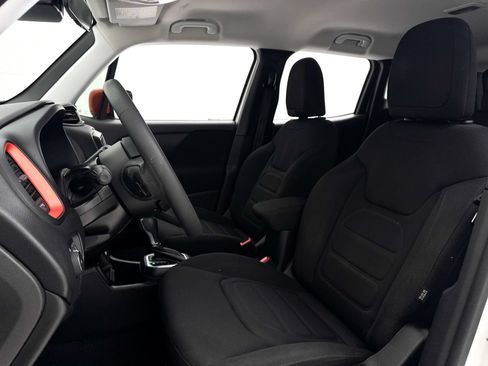 Used 2020 Jeep Renegade Latitude FWD image 18