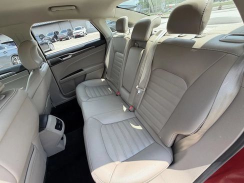 Used 2017 Ford Fusion SE w/ Fusion SE Technology Package FWD image 16