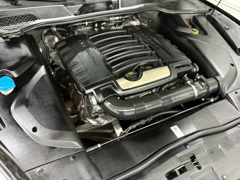 Used 2018 Porsche Cayenne Platinum Edition image 51