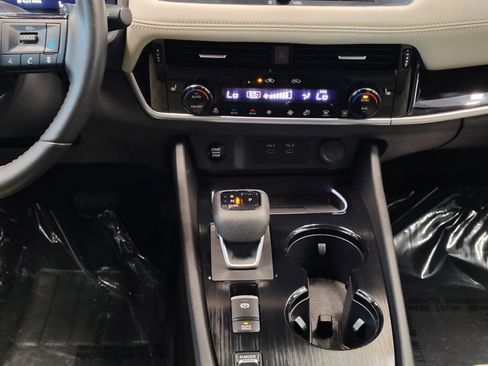 Certified 2024 Nissan Rogue SL w/ SL Premium Package FWD image 25