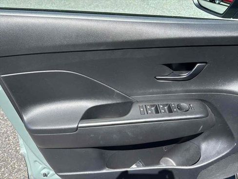 Used 2025 Hyundai Kona SEL image 12
