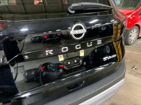 Used 2023 Nissan Rogue SV image 10