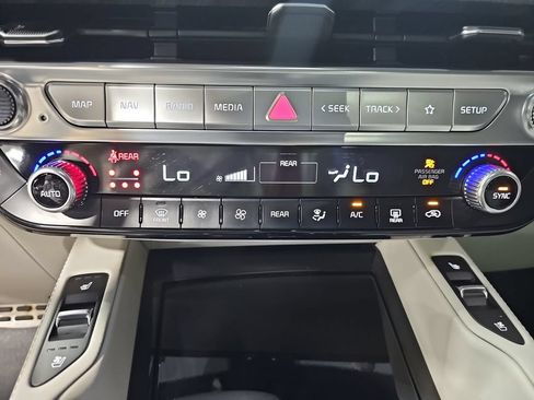 Used 2024 Kia Telluride SX Prestige w/ Towing Package AWD/4WD image 21