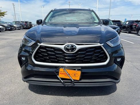 Used 2023 Toyota Highlander XLE AWD/4WD image 9