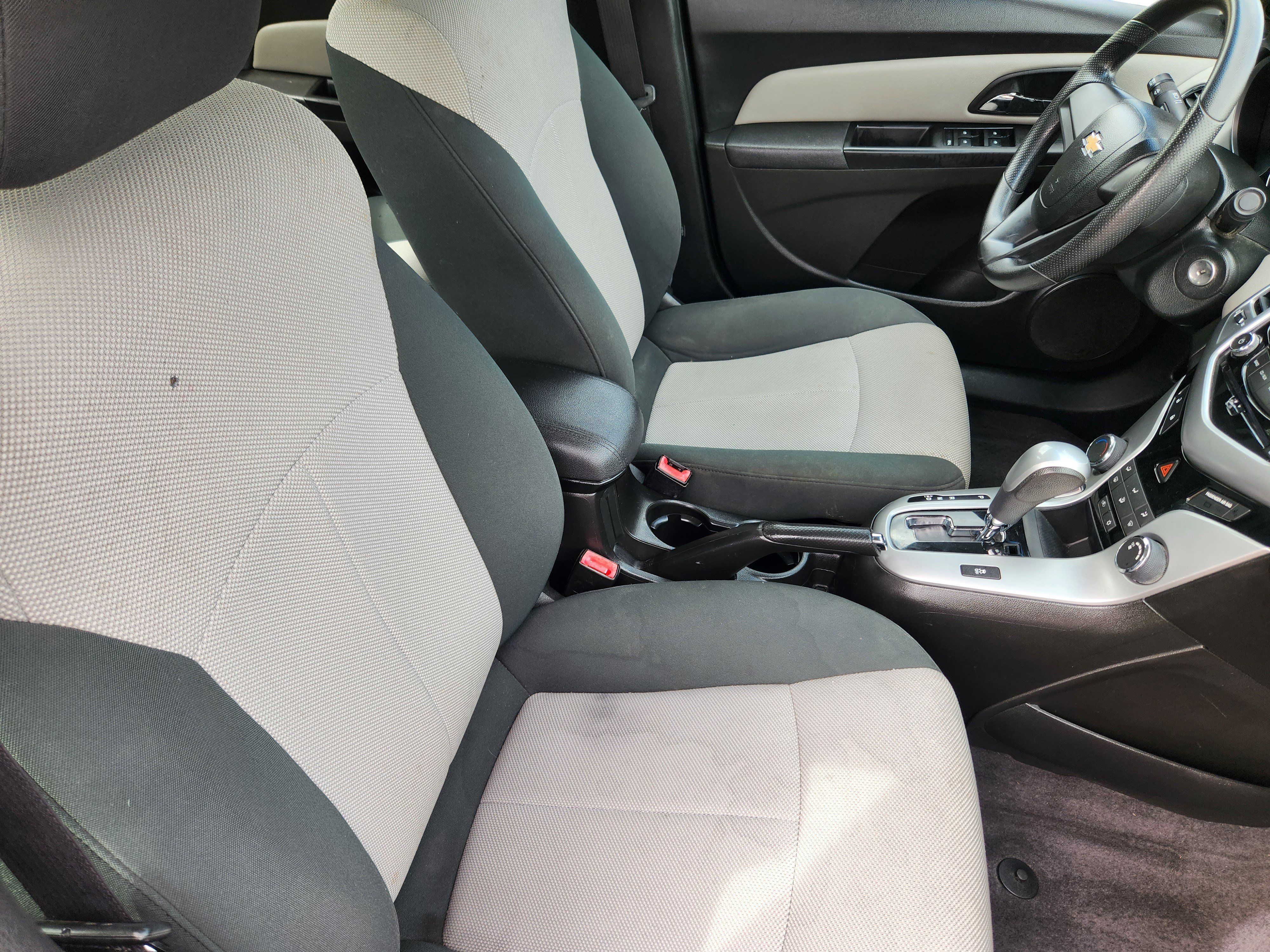 Used 2011 Chevrolet Cruze LS FWD image 10