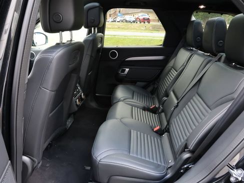Used 2025 Land Rover Discovery Dynamic SE AWD/4WD image 9