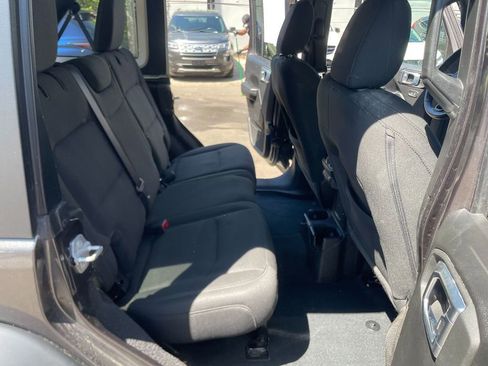 Used 2022 Jeep Wrangler Unlimited Sport AWD/4WD image 26