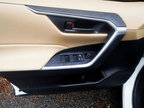 Used 2019 Toyota RAV4 LE image 22